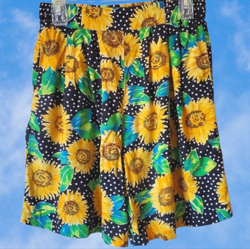 🌻90's Sunflower Shorts w Pockets Polka Dots🌻